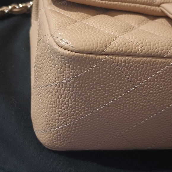 Chanel lambskin double fold handbag, in beige with gold hardware, and dusterbag. - Picture 4 of 7